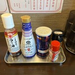 味噌工房麺助 - 卓上調味料