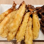 大江戸温泉物語 あわづグランドホテル - 料理写真:エビ!エビ!エビ!、その横にガスガスの牛ステーキ