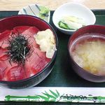 新鮮ネタ 食屋いぐち - まぐろ丼500円