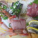 にし与 - お刺身盛り合わせ