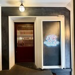 PRETTY PORK FACTORY - 店舗入口