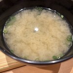 やよい軒 - 味噌汁なかなかうまい