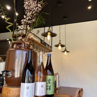 季節ごとの厳選酒やカメ入り紹興酒と、”器”にもこだわった貴茶