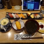 丸忠海転寿司 - 料理写真:●ホリデーセット 極セット 2,112円
まぐろ、いか、ブリ、えび、サーモン、げそ、
イクラ、玉子、〆さばホッキ貝 の計10種類のネタとなる
+ 揚げ物、茶碗蒸し、汁物 となる