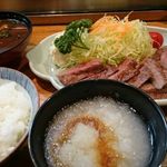 Isshin Ya - 佐賀牛炭焼２００ｇ（薄切り焼肉）+ご飯+味噌汁