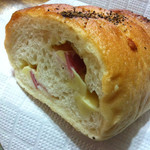 DONQ - スパイシーブレッド 1/2 ¥422