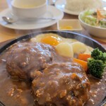 喫茶 PeKo:Re - 料理写真:Ｗハンバーグ定食 ¥1800   ライス大盛り¥200