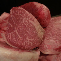 SATOブリアン 本店 - 焼く前の肉を最初に見せてくれます♡