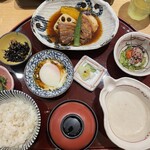 和ごはん とろろ屋 - 豚の角煮膳2,250円