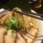 麺持ち上げ（特製煮干しそば）