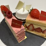 ドゥブルベ・ボレロ 守山本店 - ガトーフレーズ(左前)、フレジェ(右前)、タルト・ビチェリン(奥)