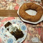 ジェイハン - 上のはトルコのゴマパン(別注 ¥440)