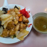 東菜館純ちゃん - スープはラーメンのスープかな？