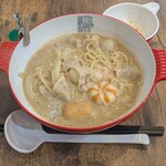 龍小麟 麻辣湯 - 牛骨スープ