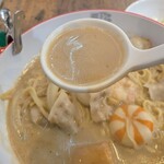 龍小麟 麻辣湯 - 牛骨スープ