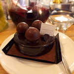 ドゥー・クルール - カズノリ・イケダ作。濃厚なチョコレートと濃厚なベリー、フルボディの味わいだ