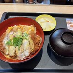 松のや - 料理写真:大麦豚厚切りリブロースかつ丼 お新香セット/1,050円♪