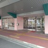 サンテ - 正面入口のすぐ左側
