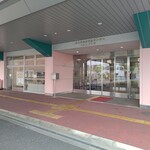 サンテ - 正面入口のすぐ左側