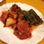韓国式食事 百合 - この日特別 キムチ盛り合わせ