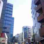 炭火焼肉 なかはら - 食の塔を目指して坂道をサクッと早足で進んでいきます。