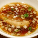 鶏と鮪節 麺屋勝時 - つけ汁アップ