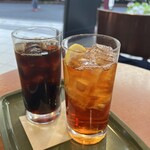 カフェ・ベローチェ - ドリンク写真:アイスコーヒーとアイスティーのレギュラーサイズ