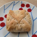 お菓子の香梅 - 料理写真:パイの中に餡の入ったお菓子