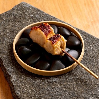 水郷赤鶏使用。備長炭でじっくり焼き上げる本格焼き鳥