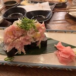 吟魚のはなれ  吟チロリ - トロたくのっけ寿司