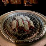 炭焼道楽 - 都度提供される炭！顔が熱くなる程の火力です
