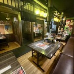 炭焼道楽 - ゆとりのある清潔な店内でゆったりまったりの〜んびり