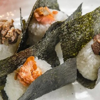 朝を彩る朝食ビュッフェ。目の前で焼き上げるオムレツもぜひ