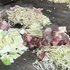 お好み焼吉野 - 牛スジが赤い！