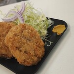 海の公園かき小屋 - 牛タンメンチカツ