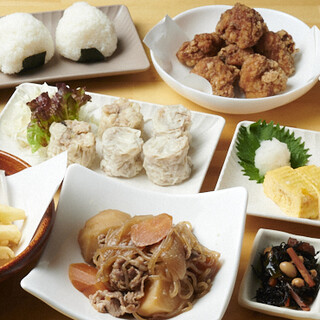 親しみある家庭料理でほっとひと息。体に優しい味わい