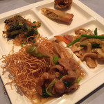 のがみ大飯店 - 2015年3月3日
      麻婆春雨は、辛くないけど美味しい！