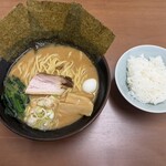 横浜家系ラーメン あみ家 - 料理写真:
