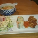 プロォーイ タイ料理 - 前菜とスープ