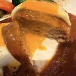 洋食ビストロ Awano - ハンバーグ断面