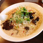 麺屋 五七屋 - 裏メニューの「赤」。左側の肉味噌が「赤肉味噌」。