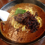 麺屋 五七屋 - 裏メニューの「黒赤」。右側の赤いのが「赤肉味噌」、左側の黒いのが「黒肉味噌」。