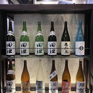 A wide selection of sake from various regions in Aomori. Enjoy a special cup!