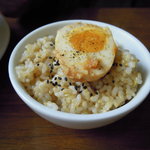 麻こころ茶屋 - ラーメンセットの味噌粕漬け玉子