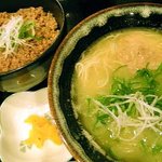 sumibiyakitoritsuki - つくねラーメンとそぼろ丼