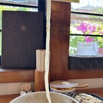 饂飩 梵蔵 - ざるうどん、1本だけリフト！
長すぎて画角に収まりませんꉂꉂ(ˊᗜˋ*)