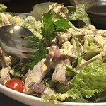 肉系居酒屋 肉十八番屋 - サラダもお肉ゴロゴロ