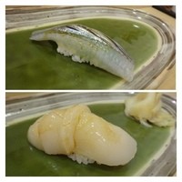 鮨辰巳 - ＊さより・・いつみても美しい魚ですね。美味しいそうです。
                ＊この後「赤身」が出されたのですが、写真撮る前に食べられてしまいました＞＜
                ＊ホタテ・・見るからに美味しそうです。
