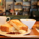 カフェ グリーン - 料理写真:AM8:00 モーニングでいただいたトーストセット