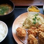 街かど屋 - 唐揚げ定食６７０円、豚汁変更７０円